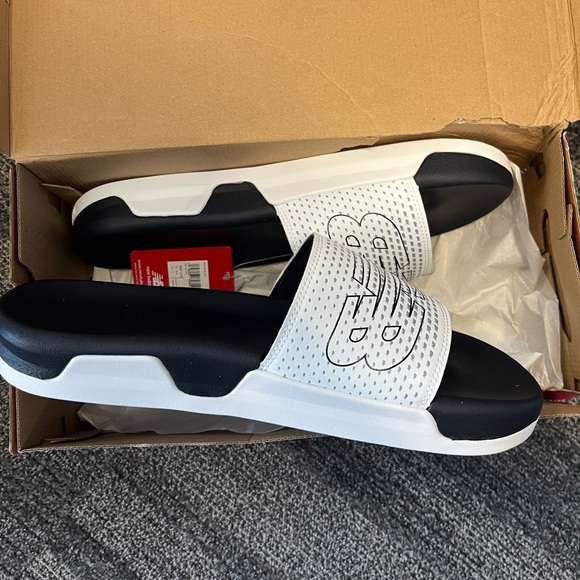 NWT New Balance Slides - Picture 3 of 3